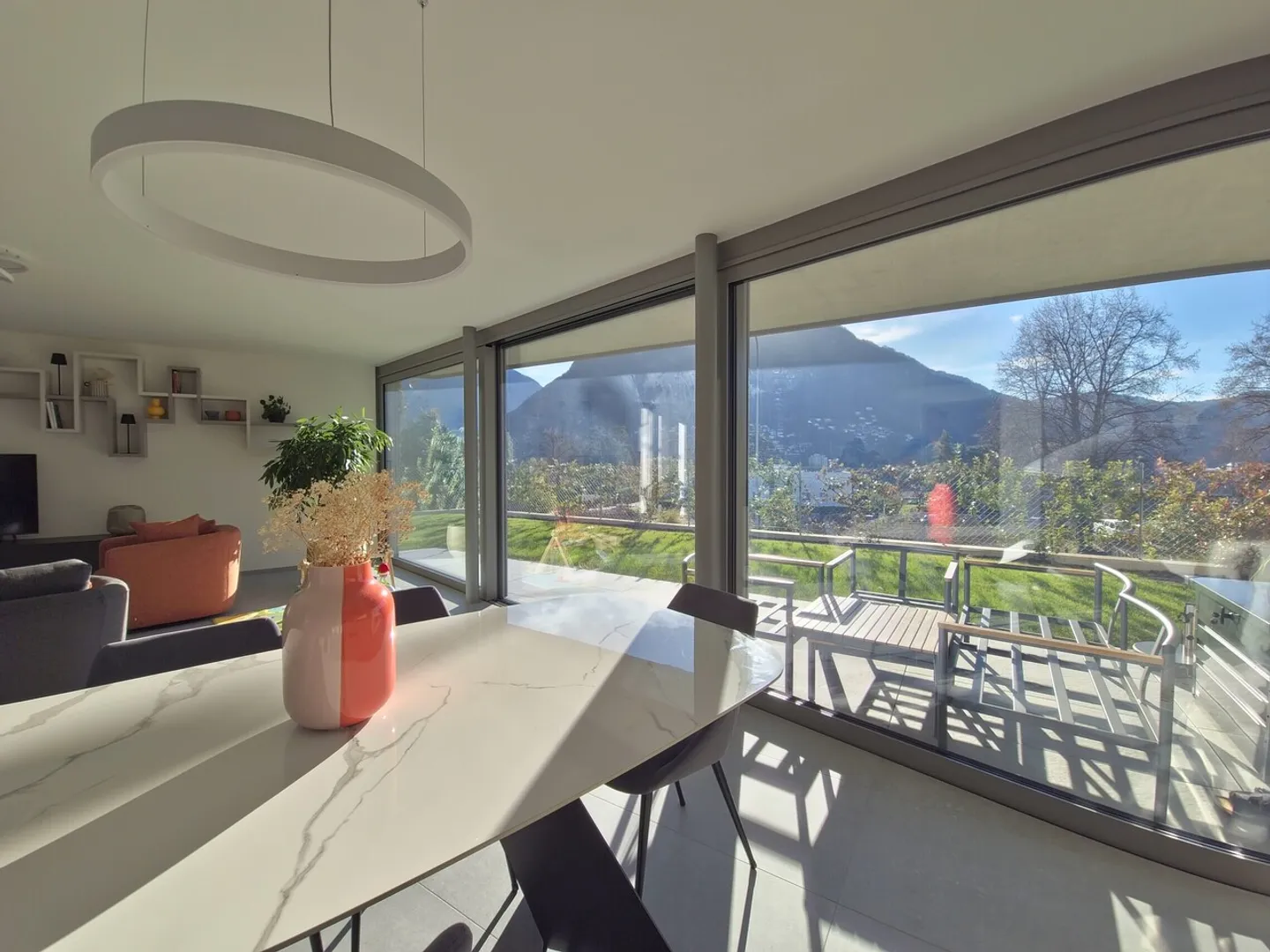 Exklusive 4.5 Zimmer im Erdgeschoss mit privatem Garten - Foto 8 von 13