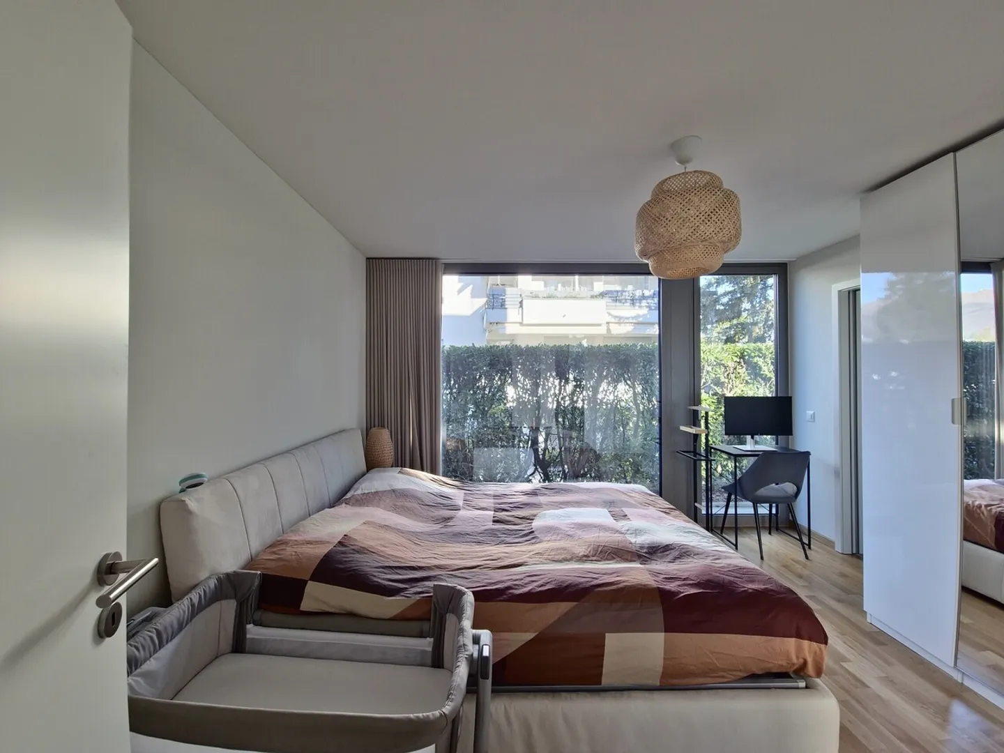 Exklusive 4.5 Zimmer im Erdgeschoss mit privatem Garten - Foto 11 von 13