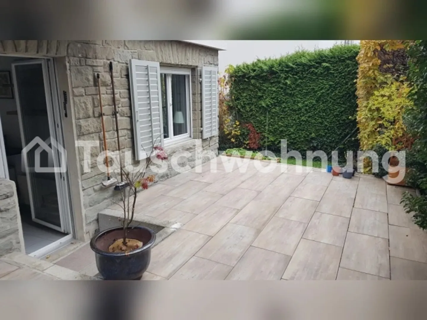 Charming Apartment with Terrace - Photo 3 of 10