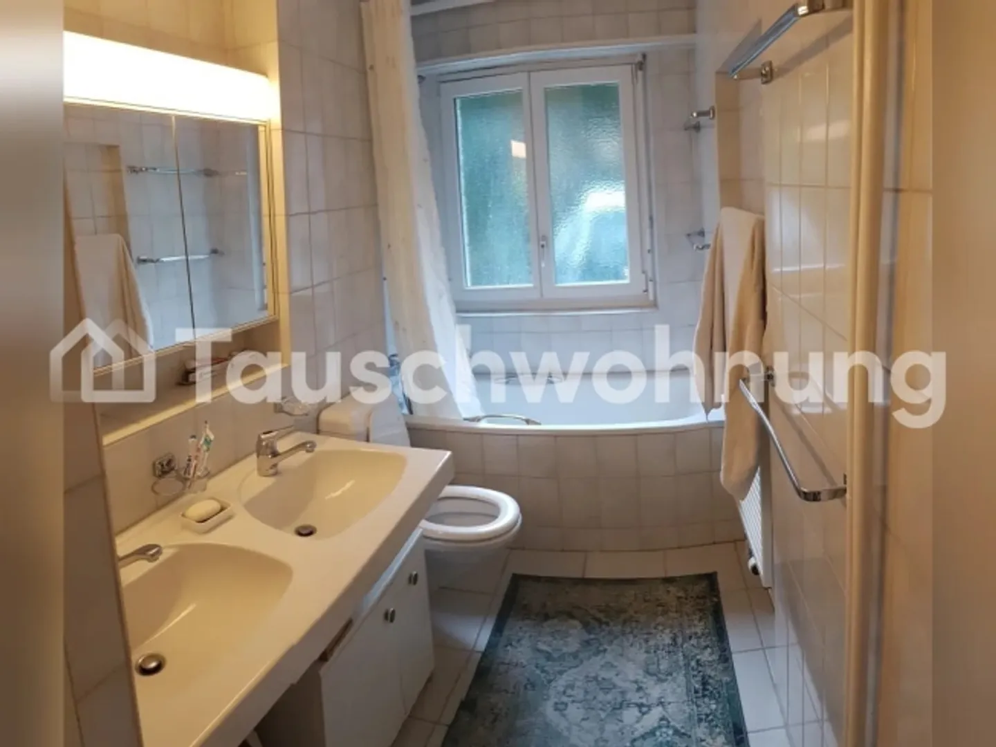 Charming Apartment with Terrace - Photo 9 of 10