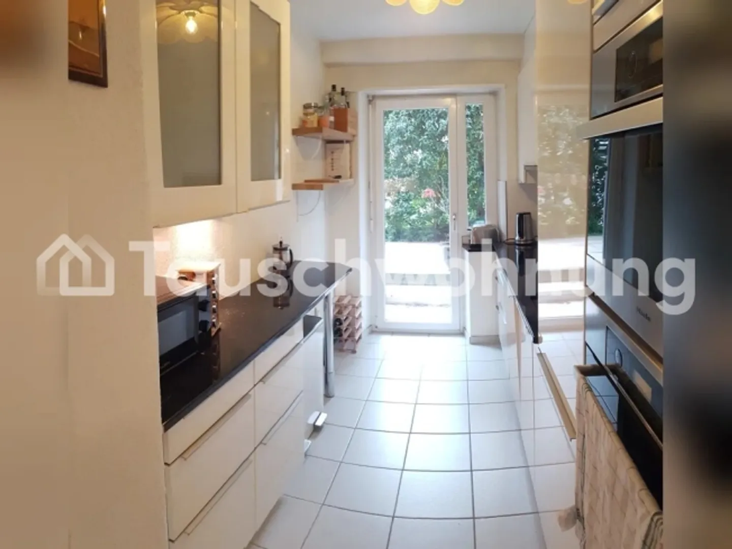 Charming Apartment with Terrace - Photo 10 of 10