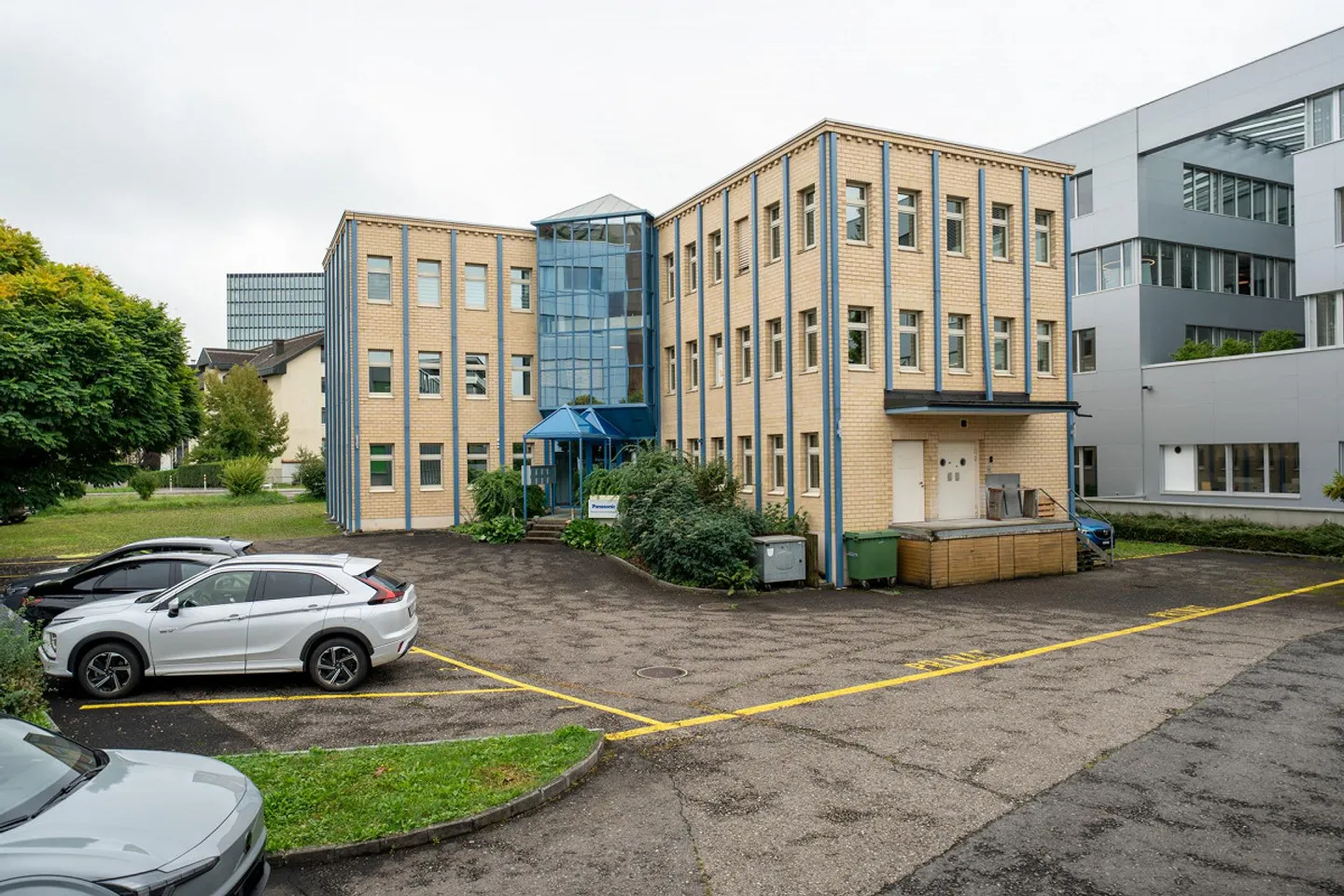 Gewerbeimmobilie in Rotkreuz - Foto 1 von 18