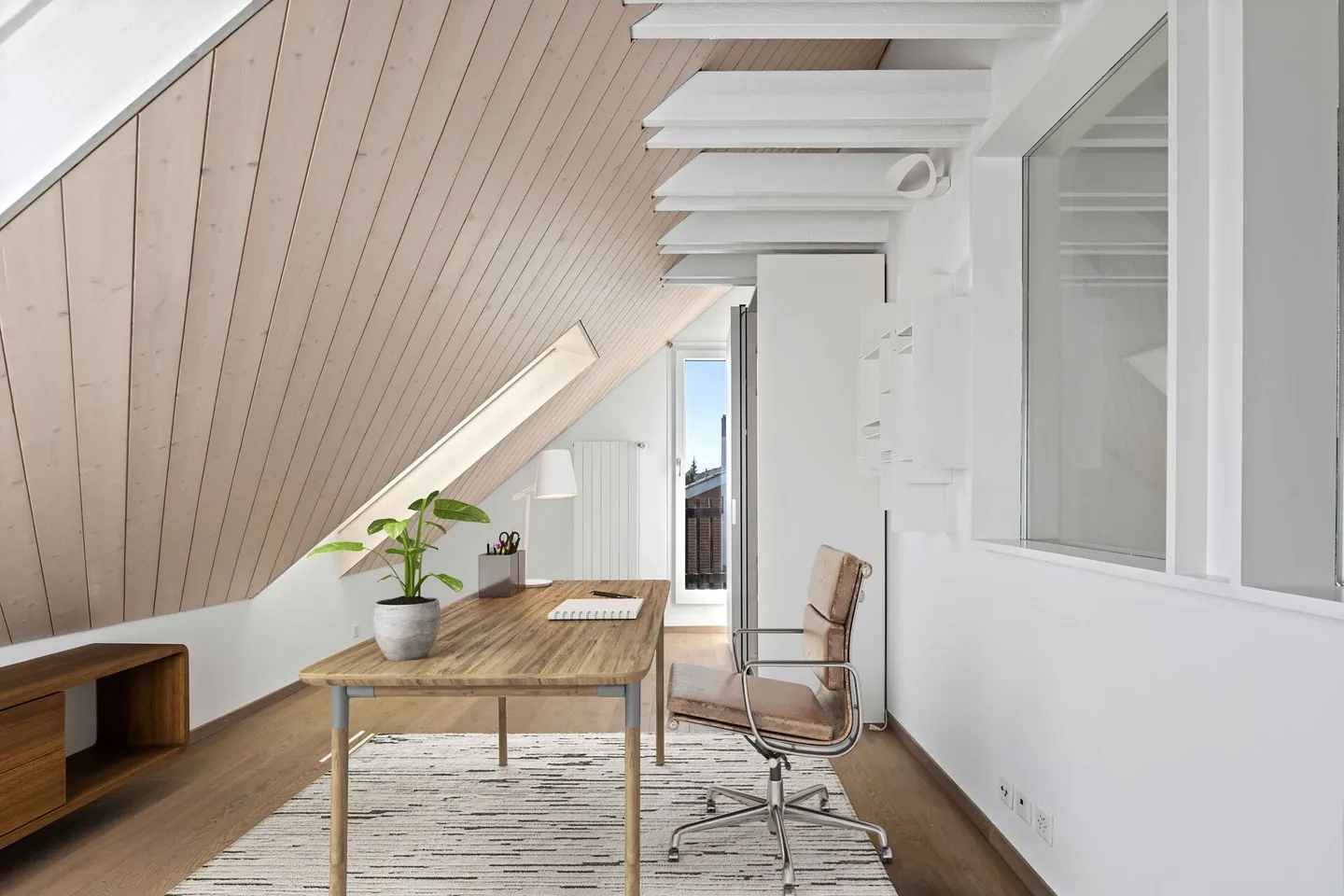 Piscina, giardino e vista lontana: casa familiare in posizione privilegiata - Foto 11 di 19