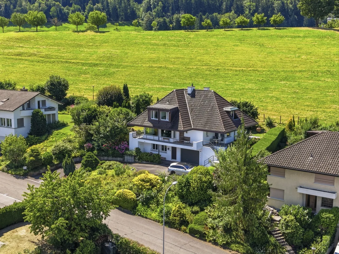 Aussergewöhnliches Einfamilienhaus - Foto 2 von 13