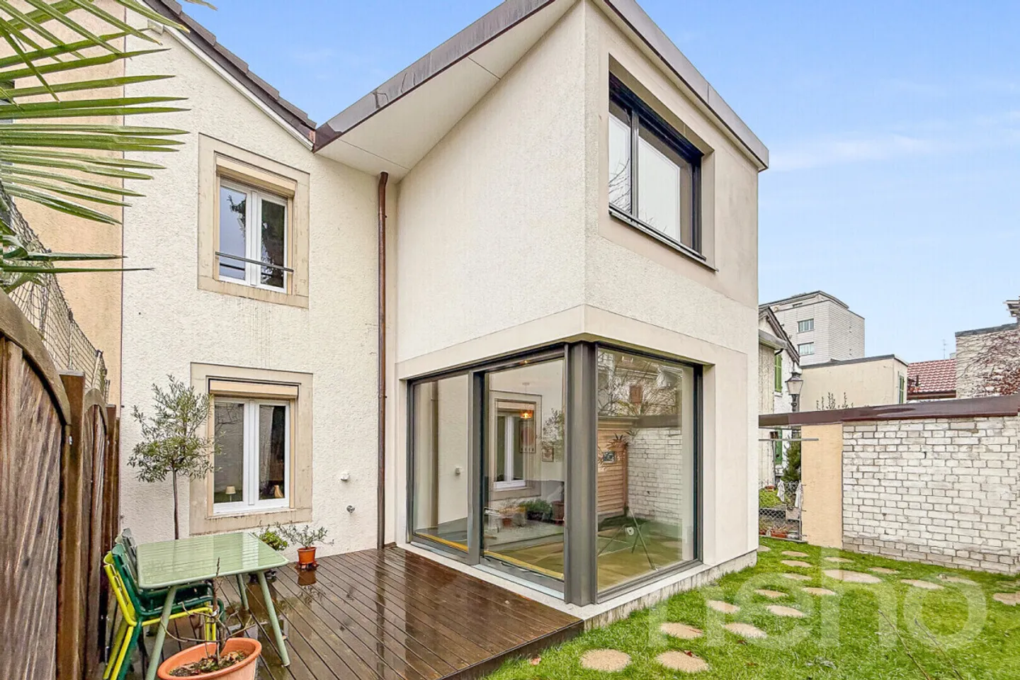 Townhouse with character, modern expansion and green retreat - Photo 10 of 12
