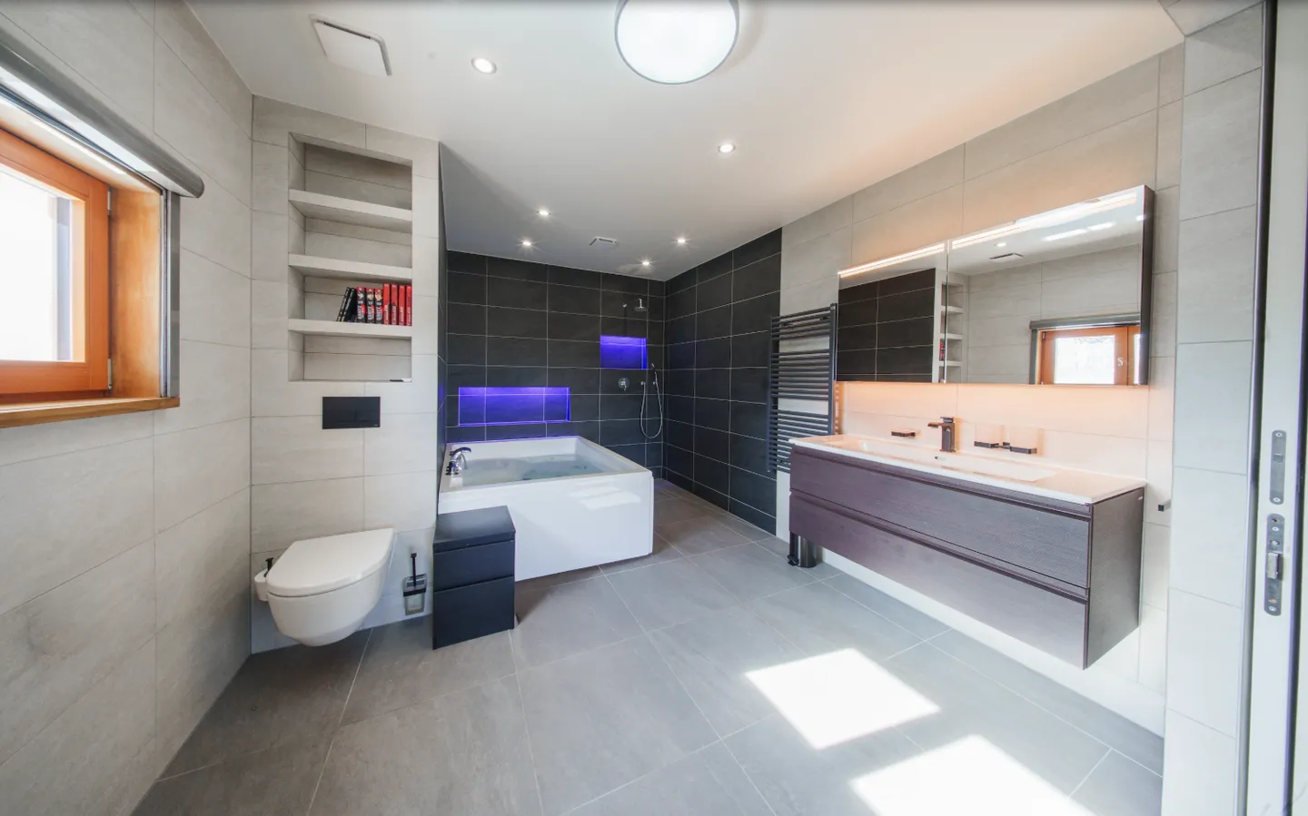 6-room house - Photo 1 of 3