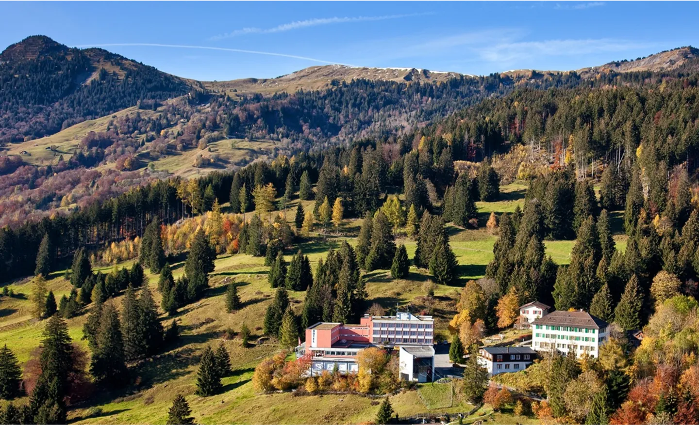 Propriété dans un emplacement extraordinairement calme au milieu de la nature avec des bâtiments bien entretenus - Photo 2 sur 8