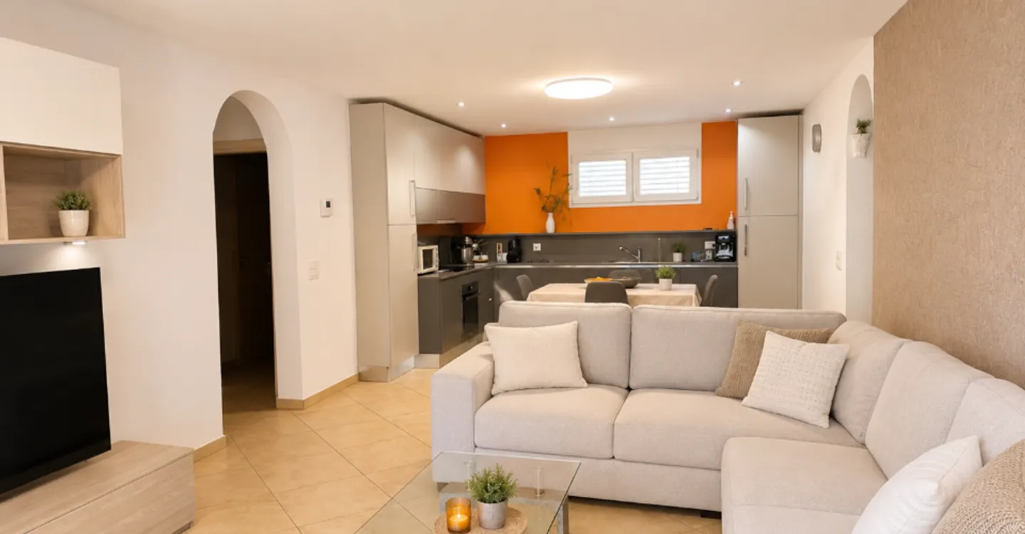 MAGNIFICA CASA BIFAMILIARE - CON UN GRANDE POTENZIALE - Foto 4 di 12