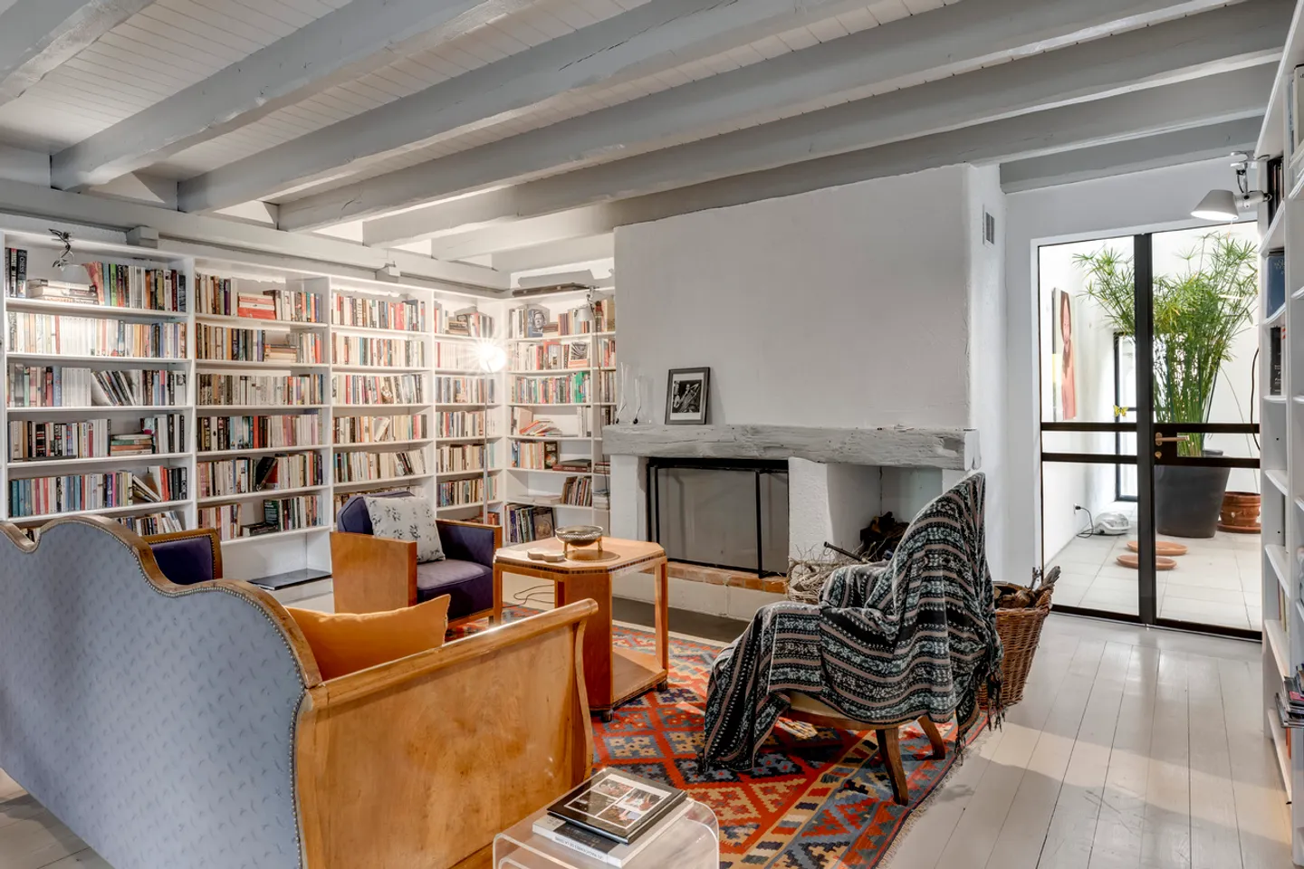 House with 12 rooms - Photo 1 of 11