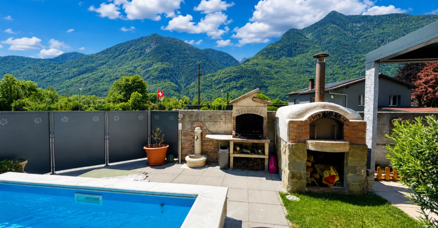 MAGNIFICA CASA BIFAMILIARE - CON UN GRANDE POTENZIALE - Foto 11 di 12