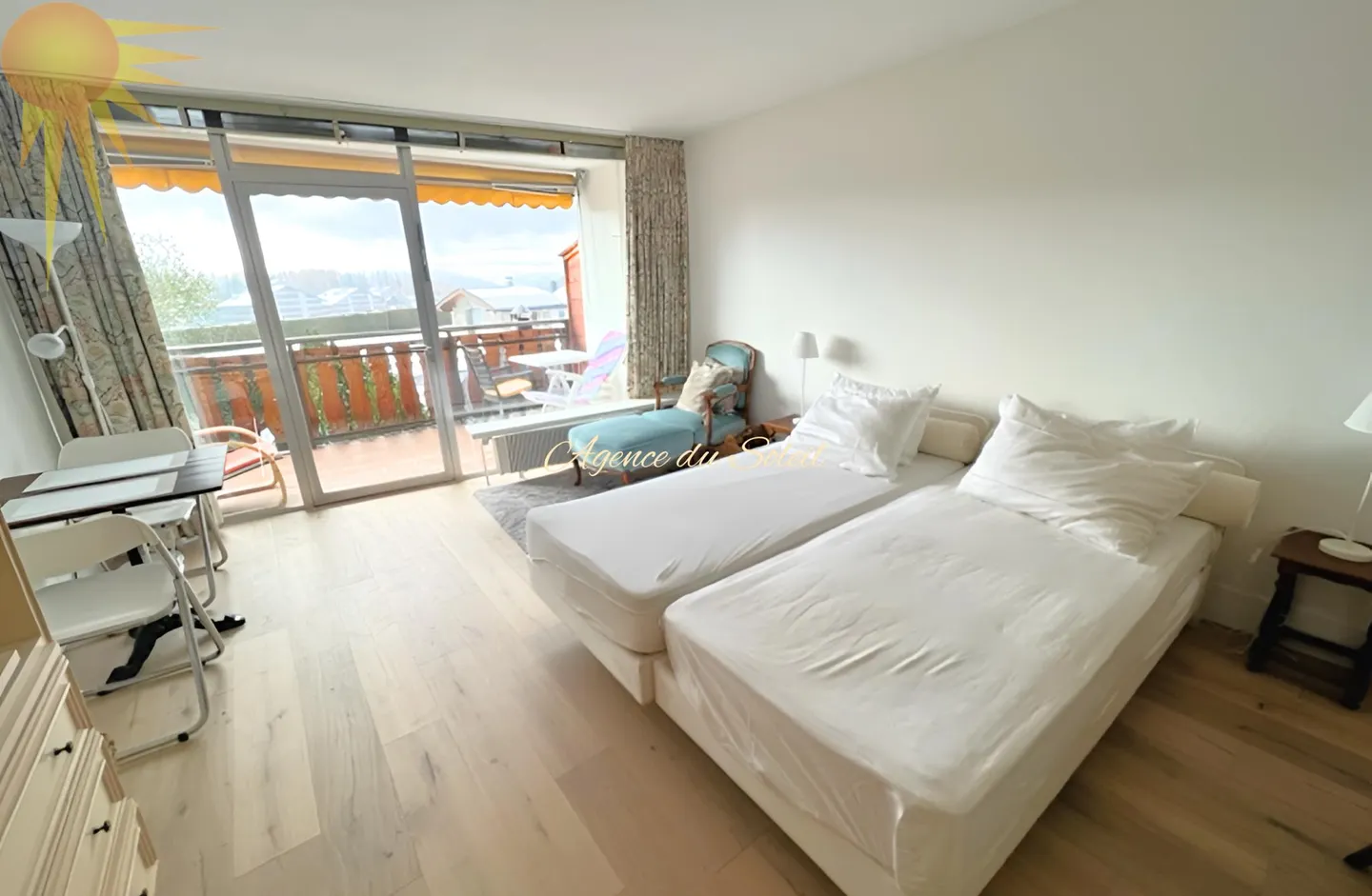 For rent ONLY for the year (starting December 1st) magnificent large south studio with its superb view! - Photo 3 of 14