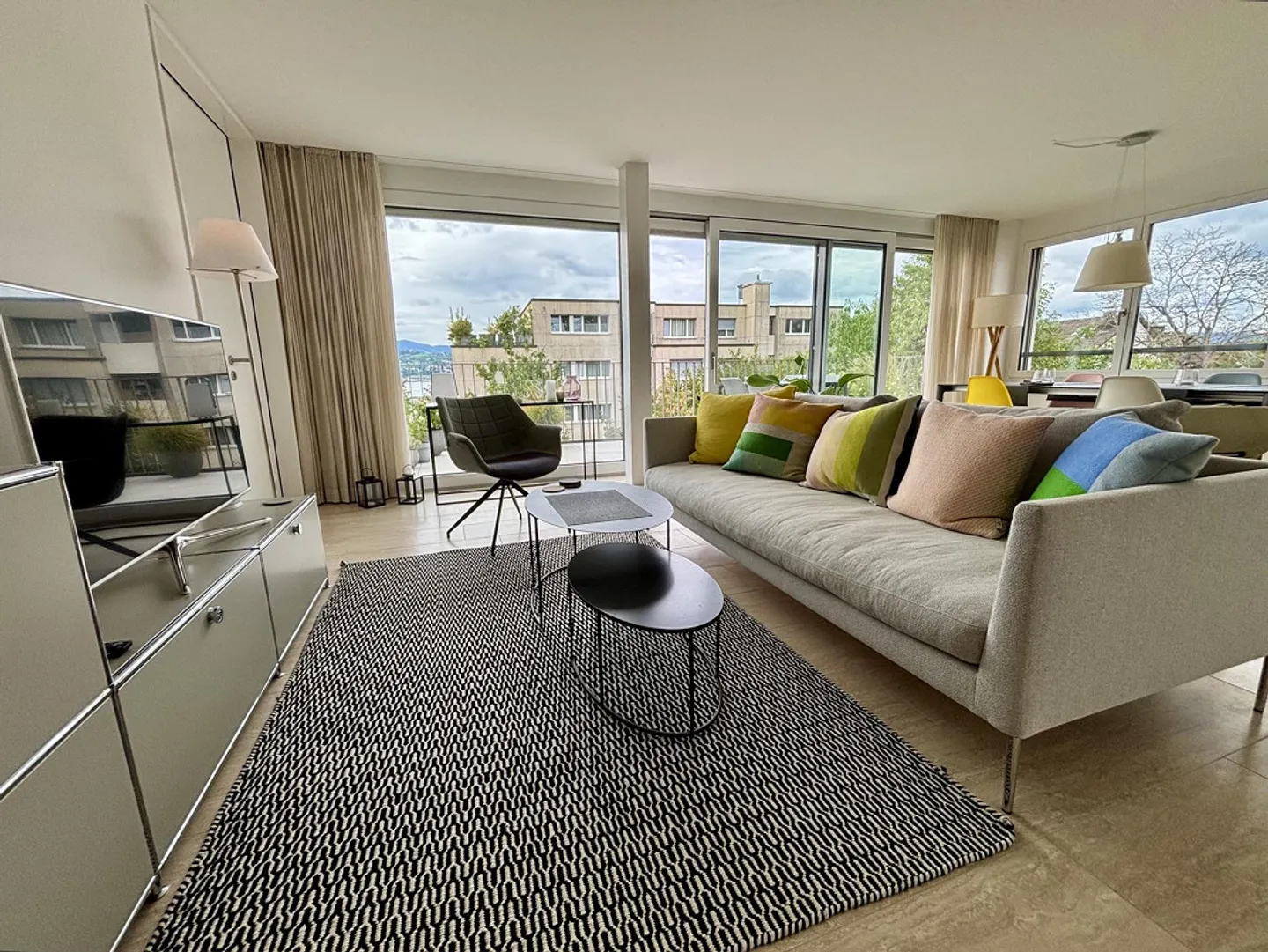 Appartement 4.5 pièces avec vue, dans un bel emplacement au-dessus du lac de Zurich - Photo 1 sur 15