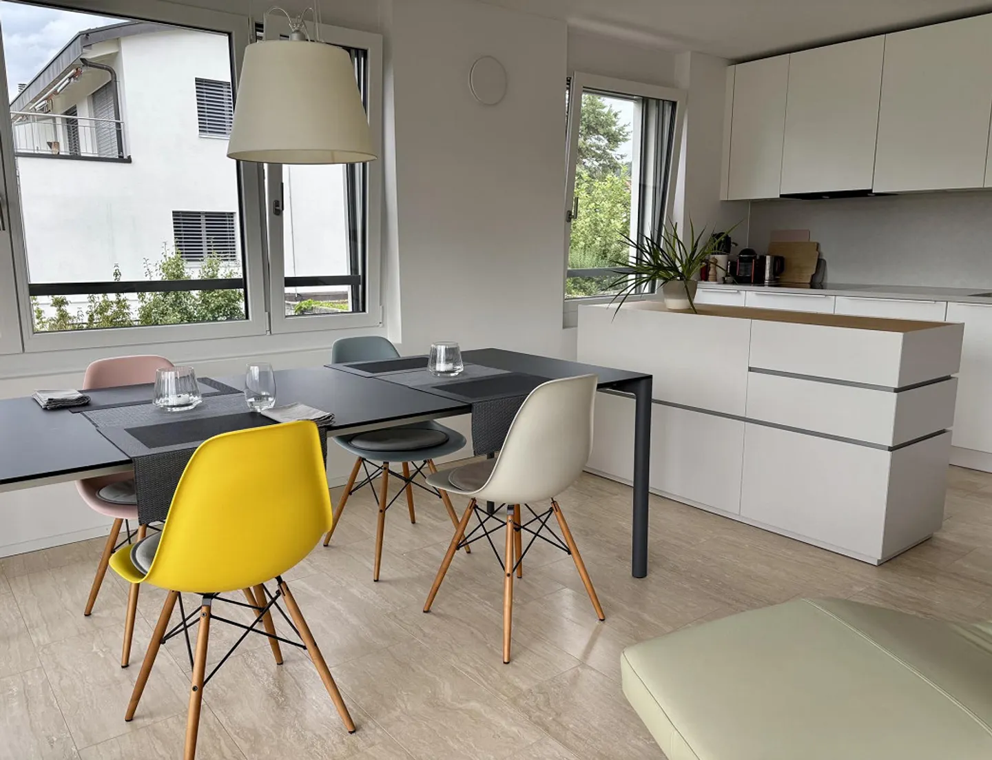 Appartement 4.5 pièces avec vue, dans un bel emplacement au-dessus du lac de Zurich - Photo 3 sur 15