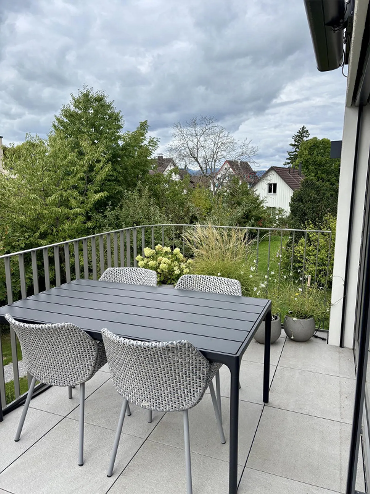 Appartement 4.5 pièces avec vue, dans un bel emplacement au-dessus du lac de Zurich - Photo 5 sur 15