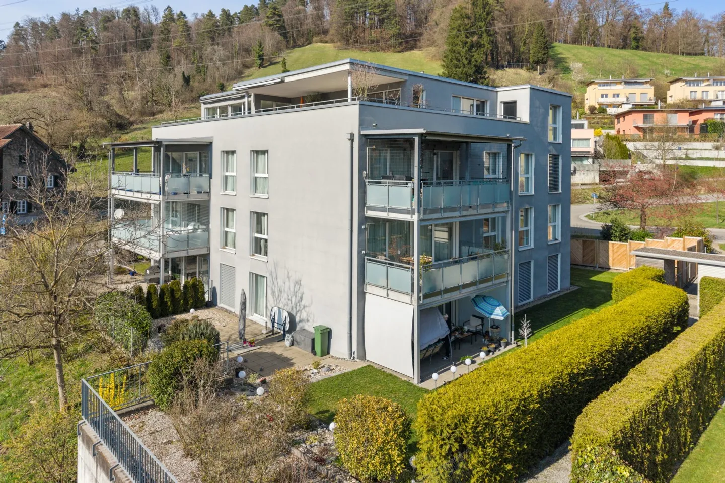 Modern 5.5-room apartment with hobby room in a prime location - Photo 1 of 13