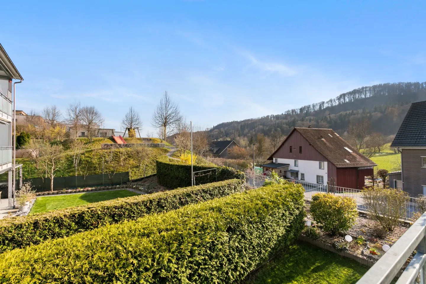 Modern 5.5-room apartment with hobby room in a prime location - Photo 2 of 13