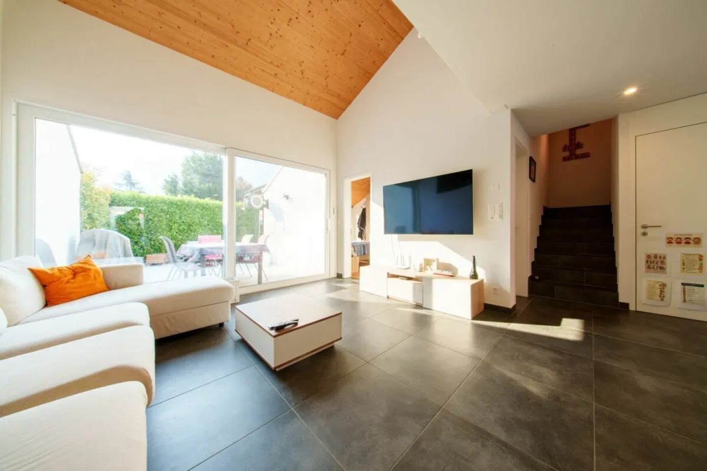 Bellissima casa a schiera moderna e confortevole - Foto 4 di 13