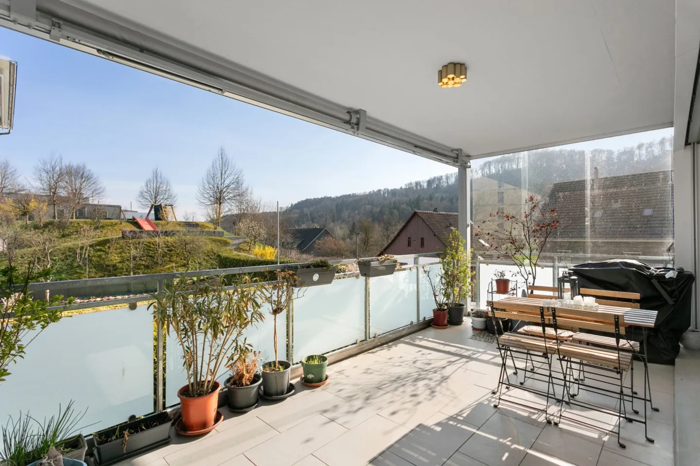 Modern 5.5-room apartment with hobby room in a prime location - Photo 4 of 13