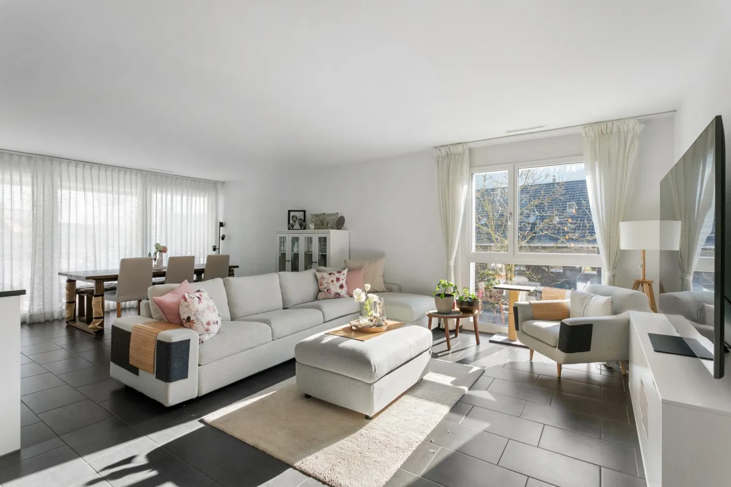 Modern 5.5-room apartment with hobby room in a prime location - Photo 5 of 13