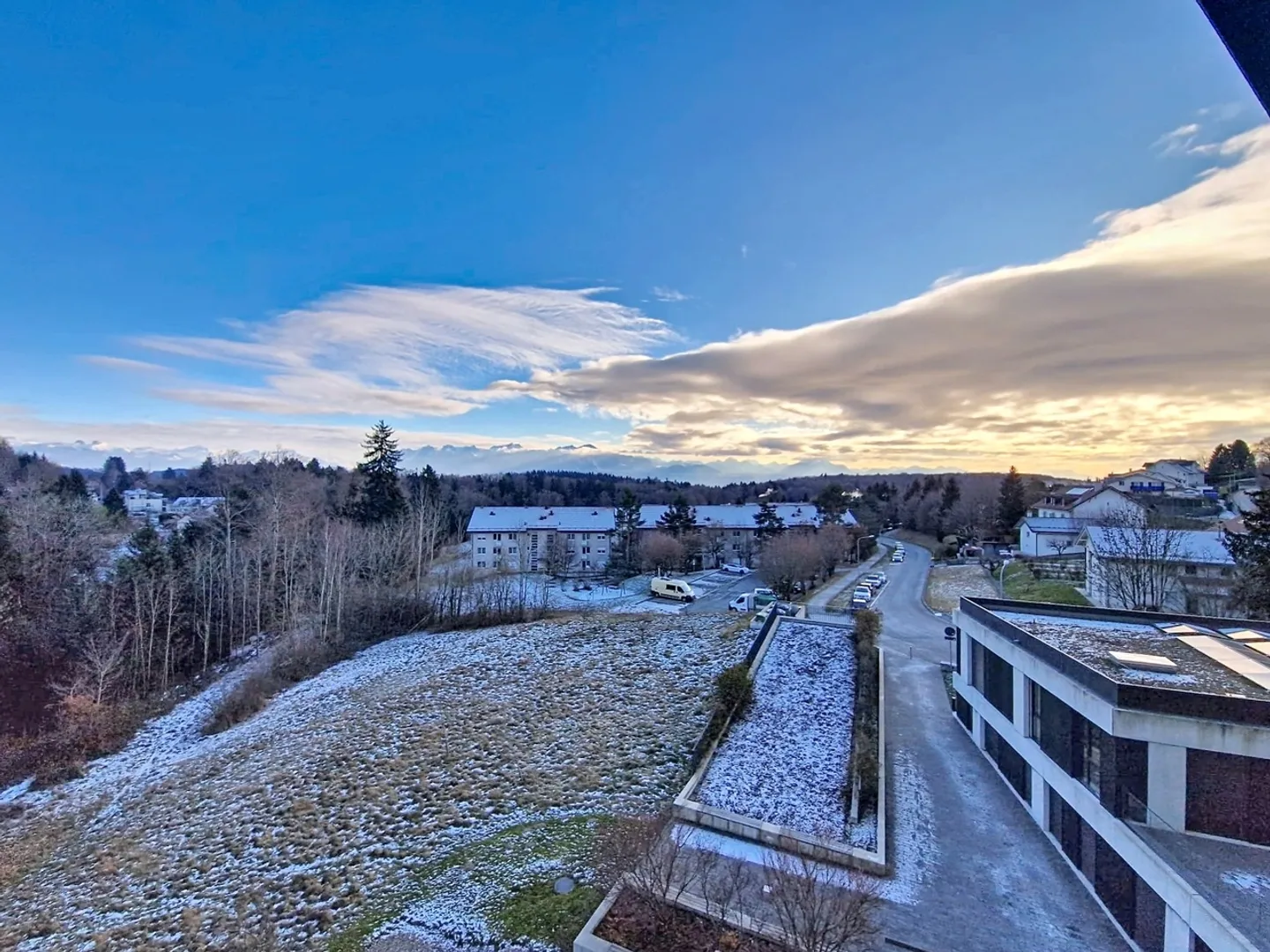 Superbe appartement avec loggia et vue dégagée dans un cadre paisible - Photo 1 sur 11
