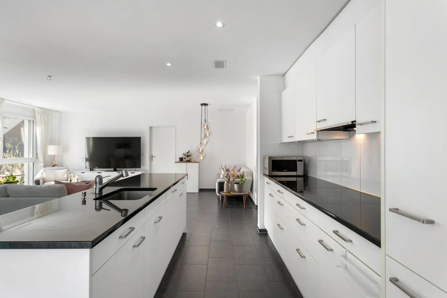 Modern 5.5-room apartment with hobby room in a prime location - Photo 8 of 13