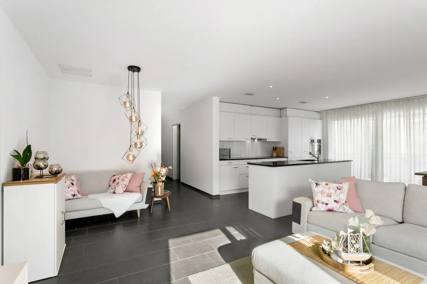 Modern 5.5-room apartment with hobby room in a prime location - Photo 6 of 13