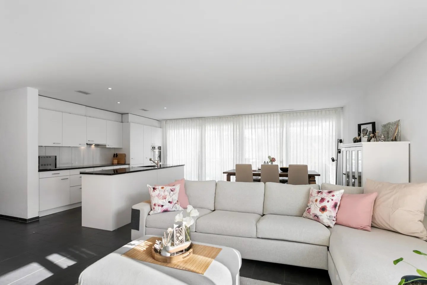 Modern 5.5-room apartment with hobby room in a prime location - Photo 7 of 13