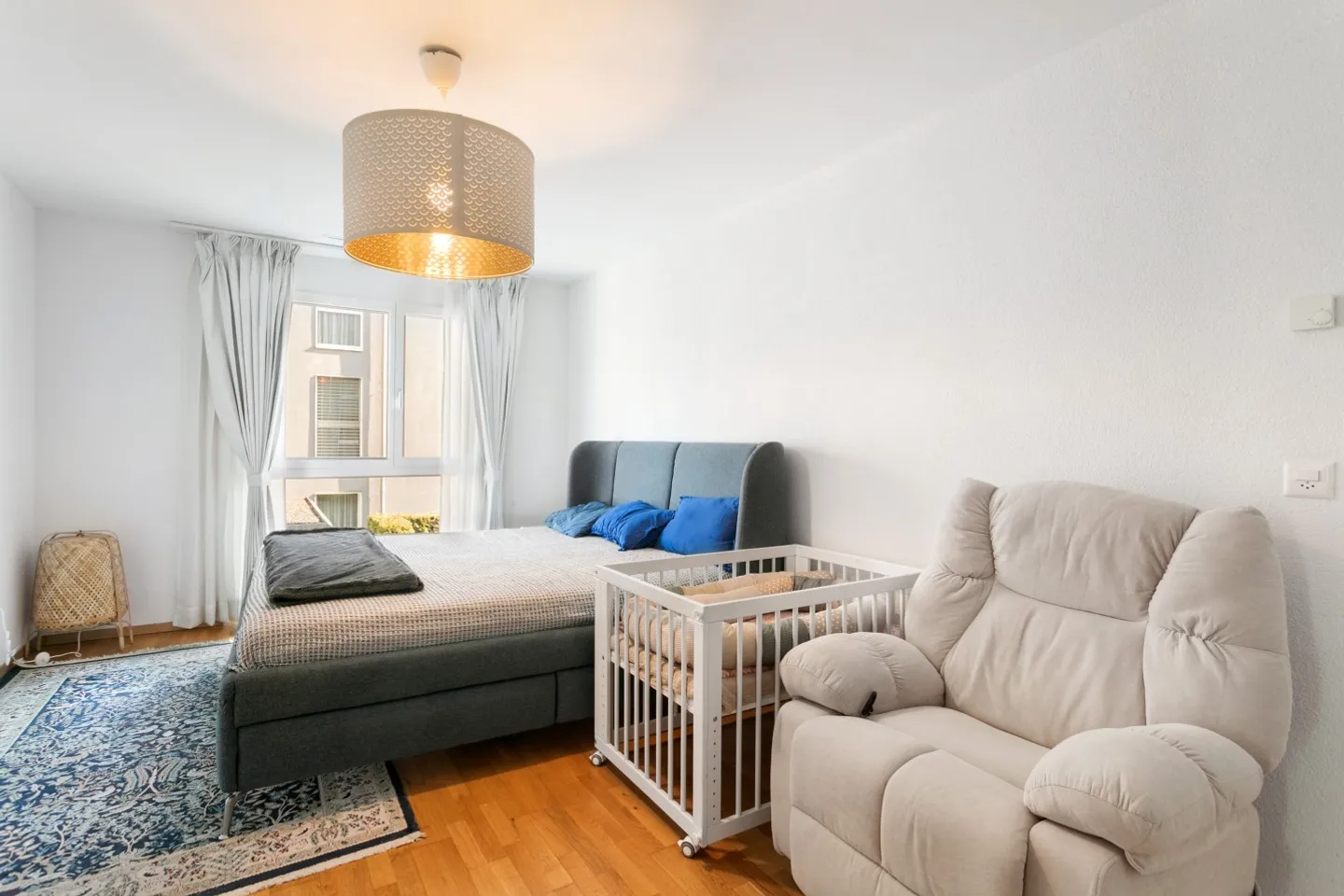 Modern 5.5-room apartment with hobby room in a prime location - Photo 11 of 13