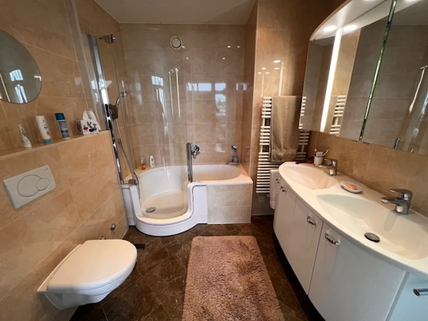 Very nice apartment with lake view in life annuity in Geneva - Photo 10 of 12