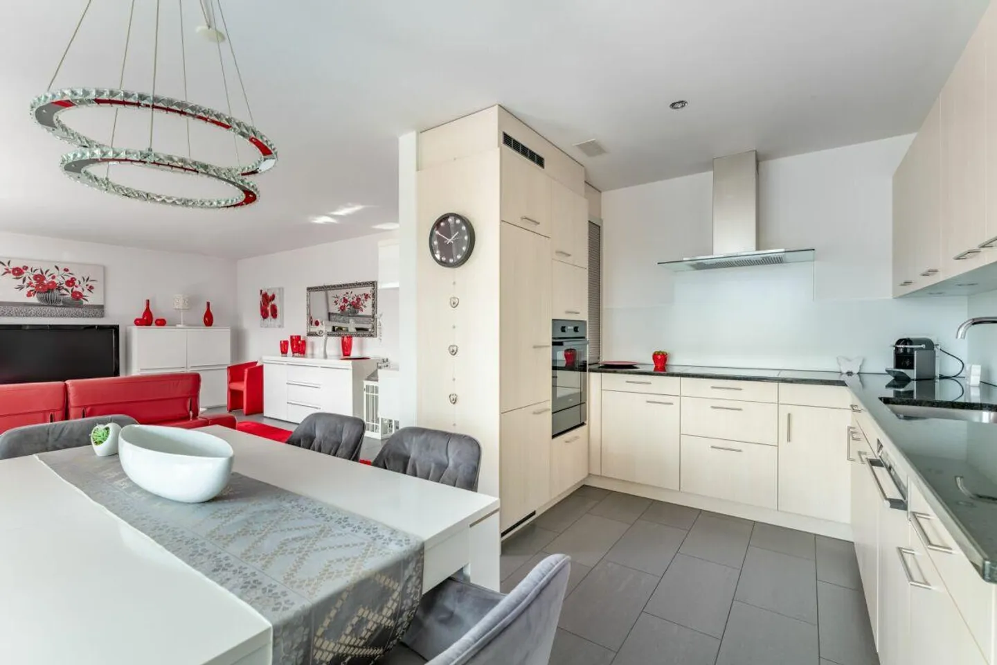 3.5 Zimmer-Wohnung mit modernem Ausbau und idealer Lage - Foto 4 von 15