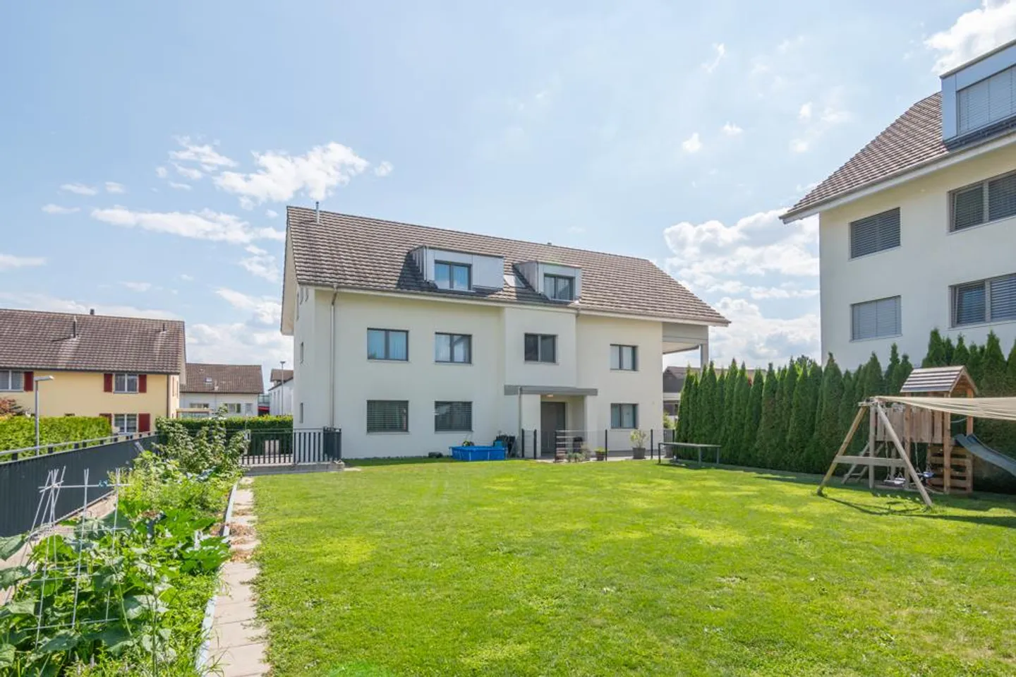 Hochwertiges Dreifamilienhaus mit grossem Garten - Foto 6 von 7