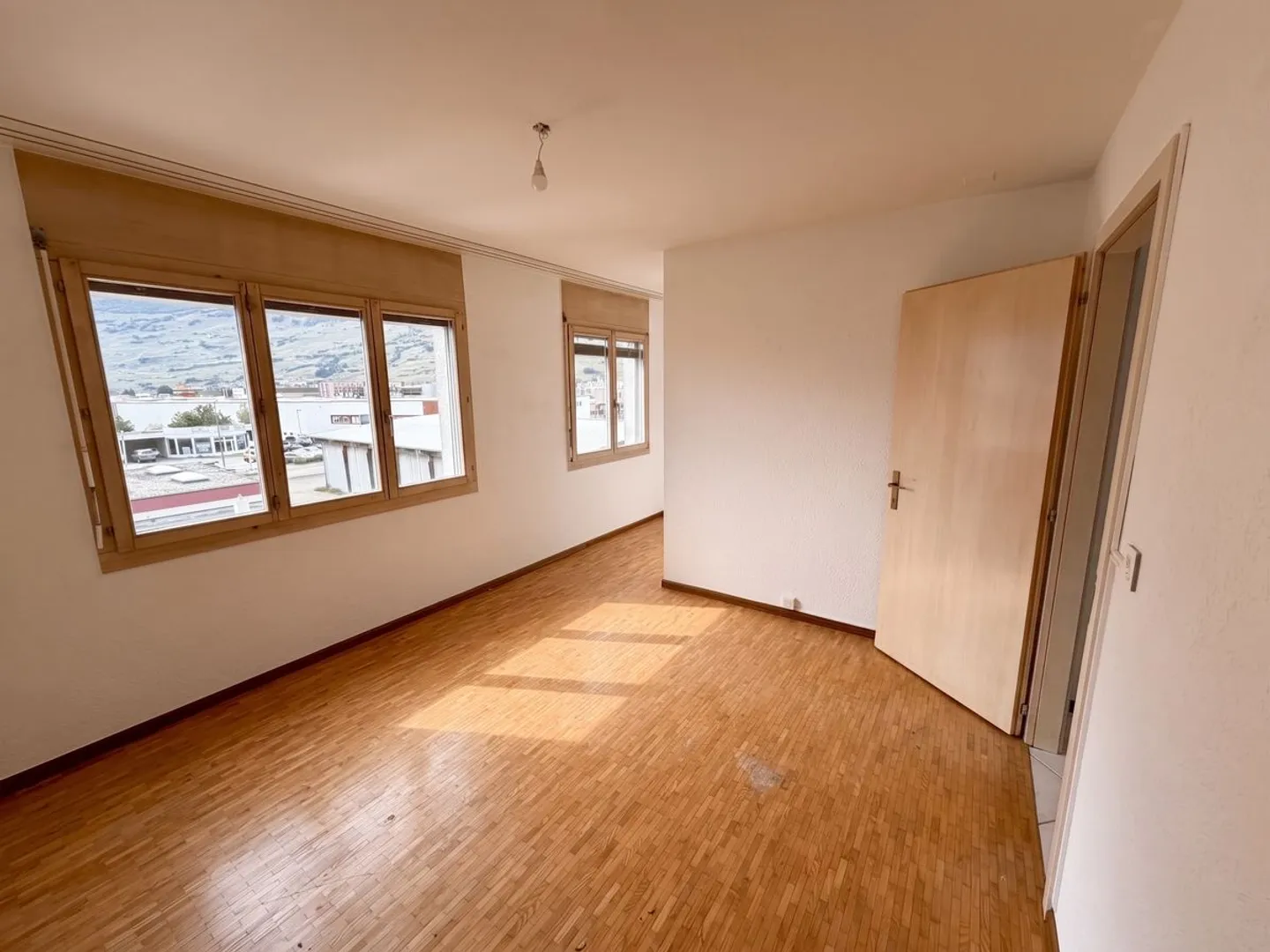 Top floor 5.5 rooms - Photo 4 of 12