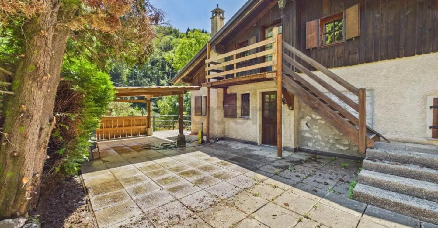 Maison villageoise de 3 appartements (2x 3.5 pces et 1x 2.5 pces) au calme absolu - Photo 10 of 11