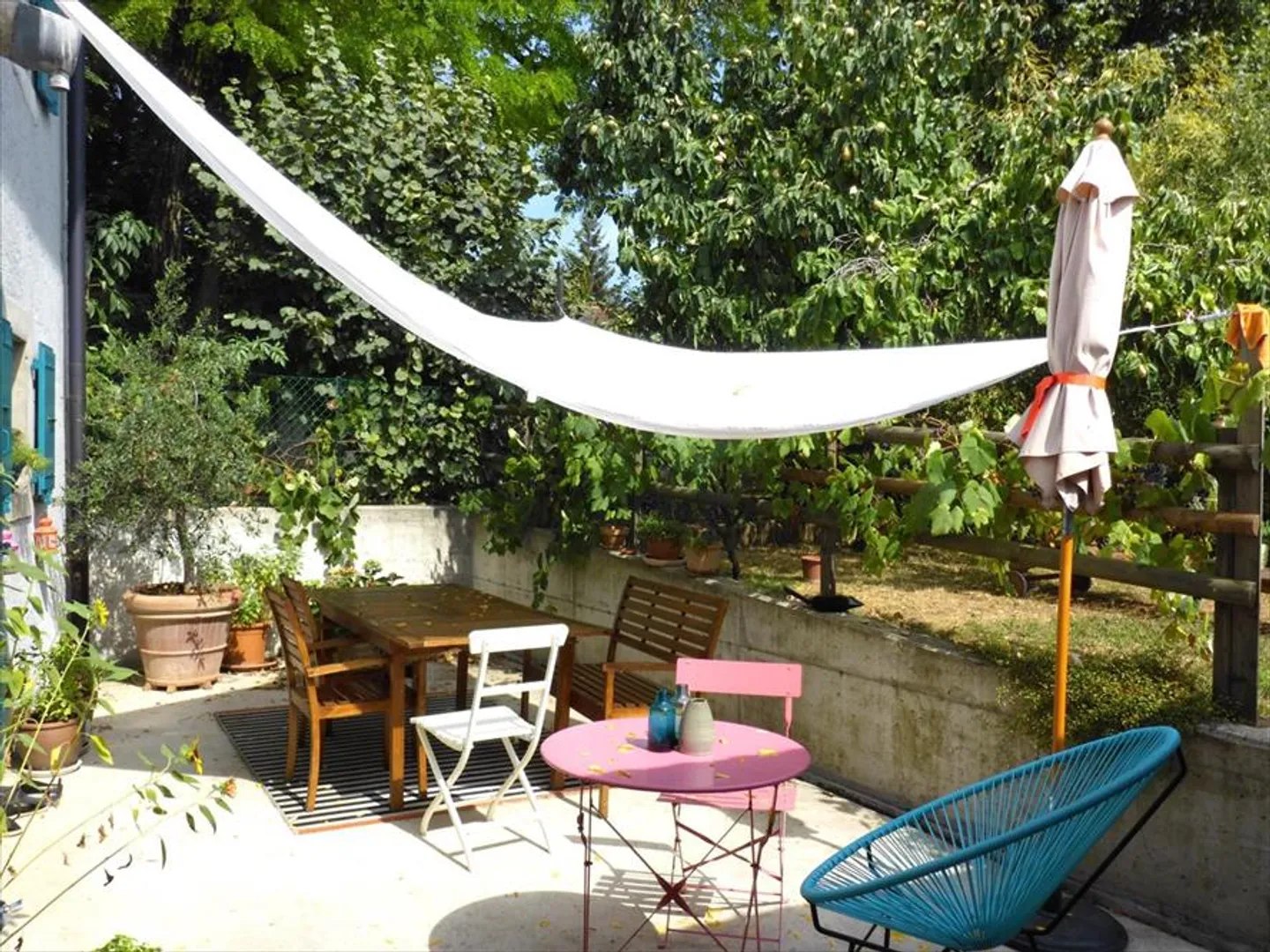 Magnificent 4.5 room apartment in a village house, garden access - Photo 2 of 13