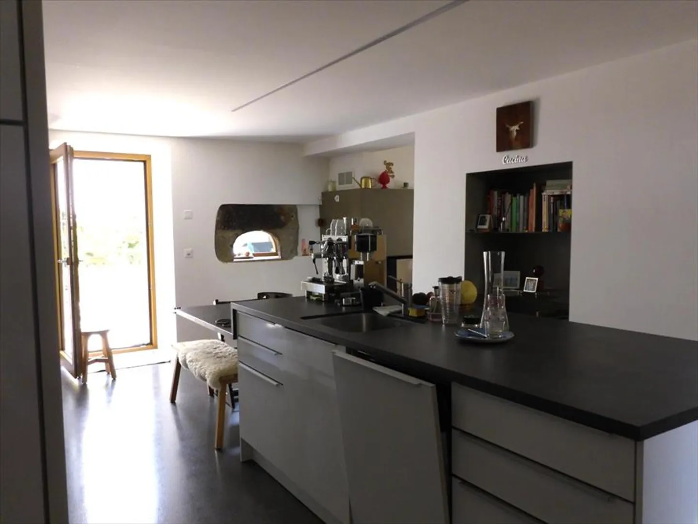 Magnificent 4.5 room apartment in a village house, garden access - Photo 9 of 13