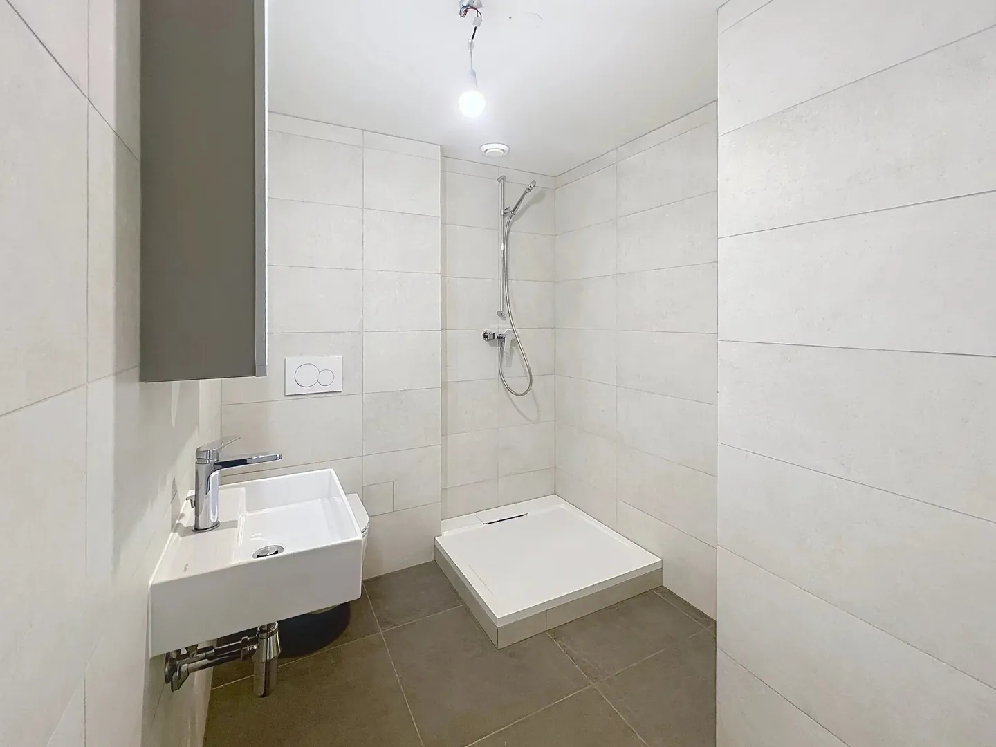 Bright Apartment with Balcony - Photo 6 of 14