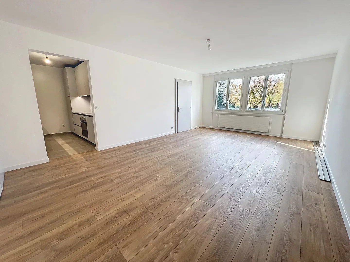 Bright Apartment with Balcony - Photo 7 of 14