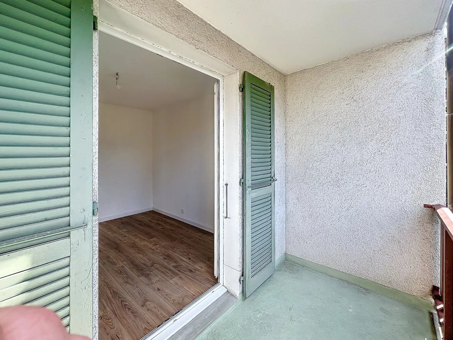 Bright Apartment with Balcony - Photo 9 of 14