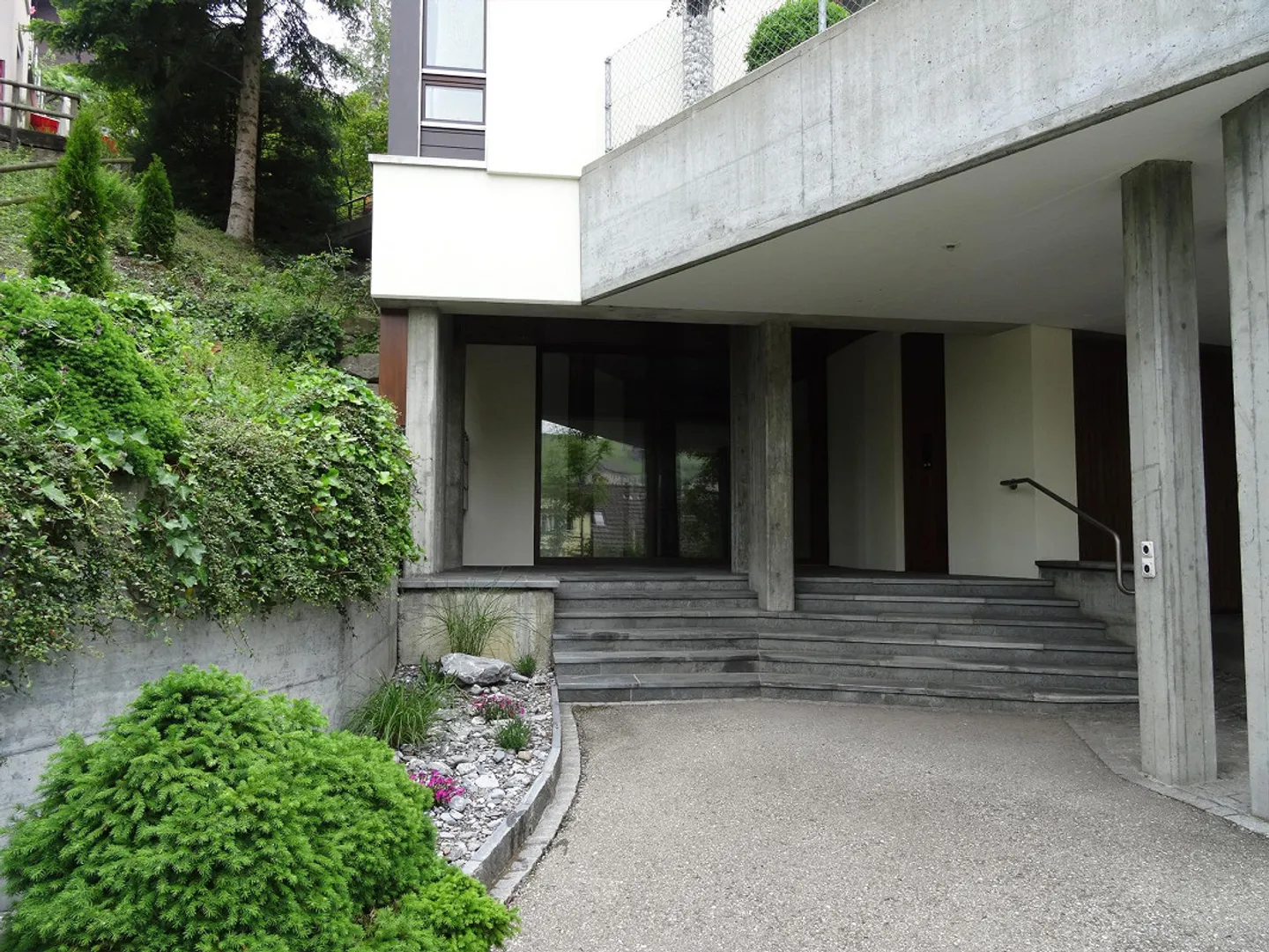 3 1/2 Rooms - Condominium with Special Flair - Photo 5 of 25