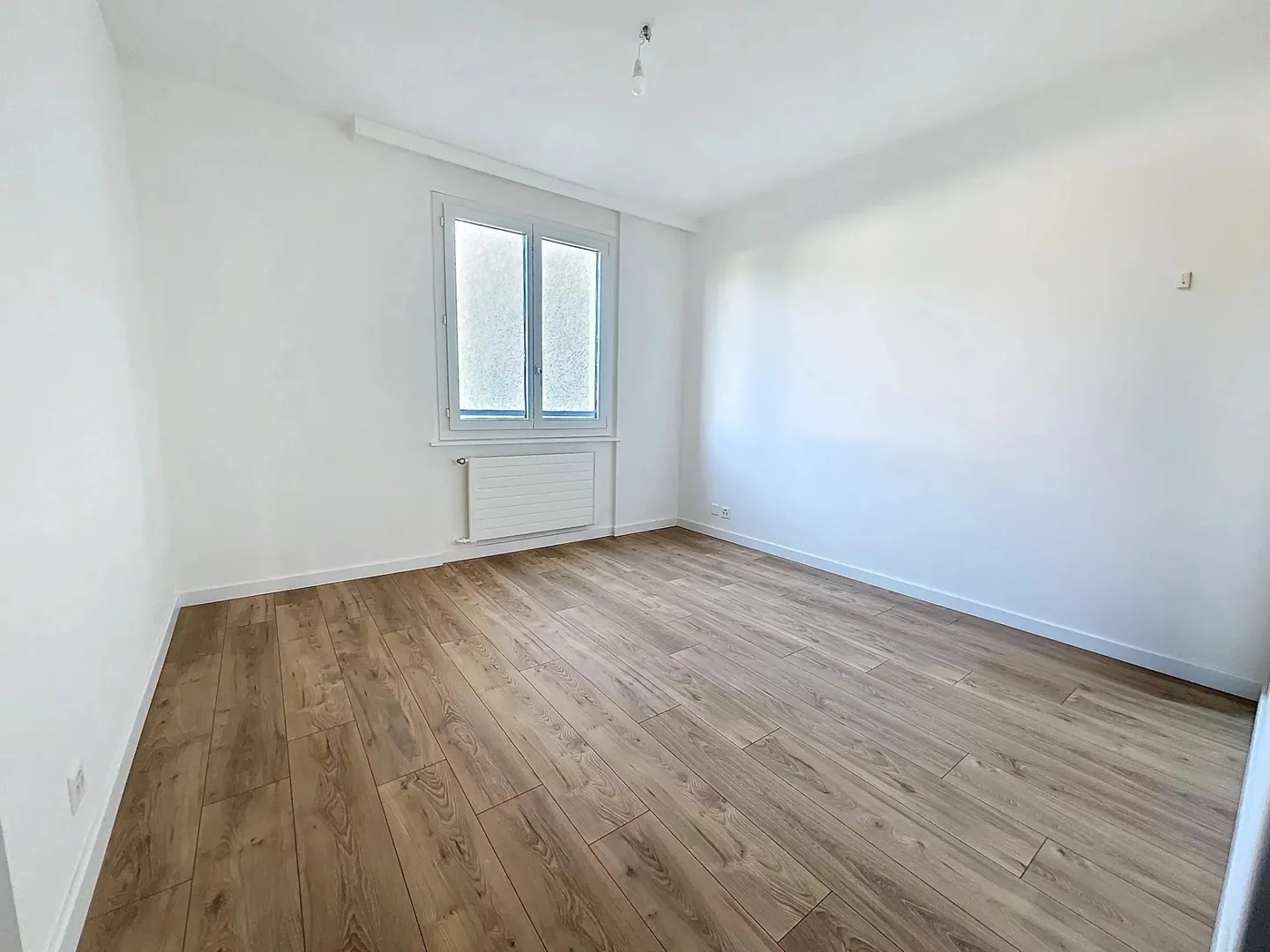 Bright Apartment with Balcony - Photo 13 of 14
