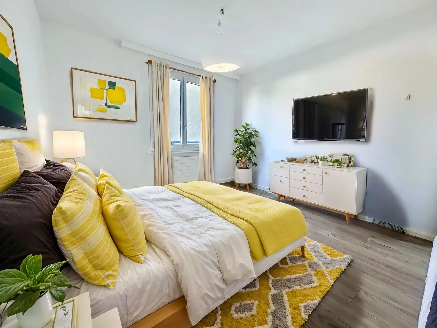 Bright Apartment with Balcony - Photo 14 of 14