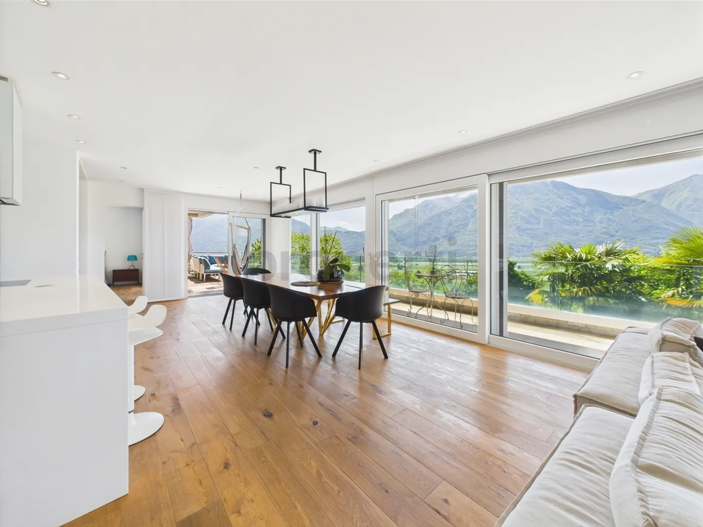 Appartement Exclusif avec Vue Panoramique sur le Lac à Gordola - Photo 2 sur 12