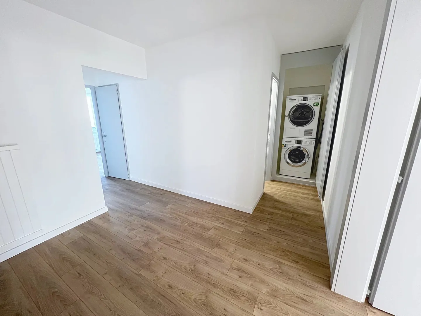 Bright Apartment with Balcony - Photo 10 of 14