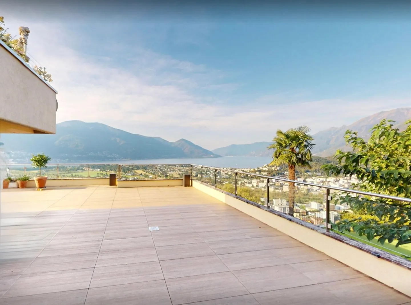 Terrassenwohnung mit Seesicht - Foto 1 von 4