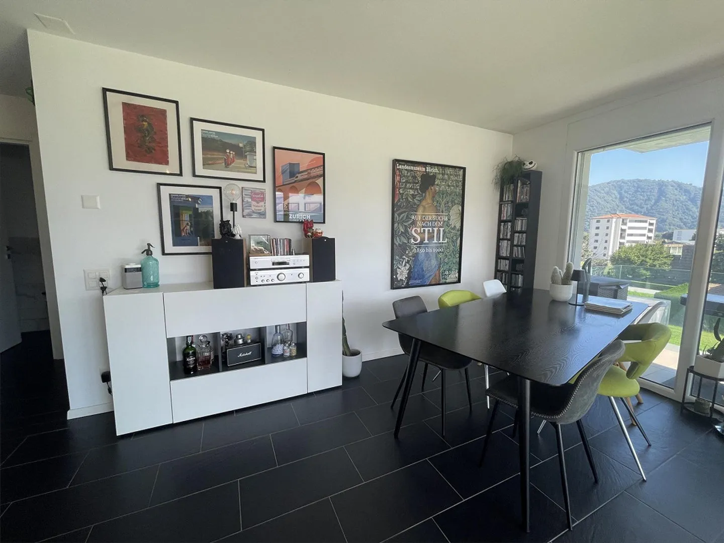 BEL APPARTEMENT 3.5 AVEC GRANDE TERRASSE ET 2 PARKINGS - Photo 3 sur 13