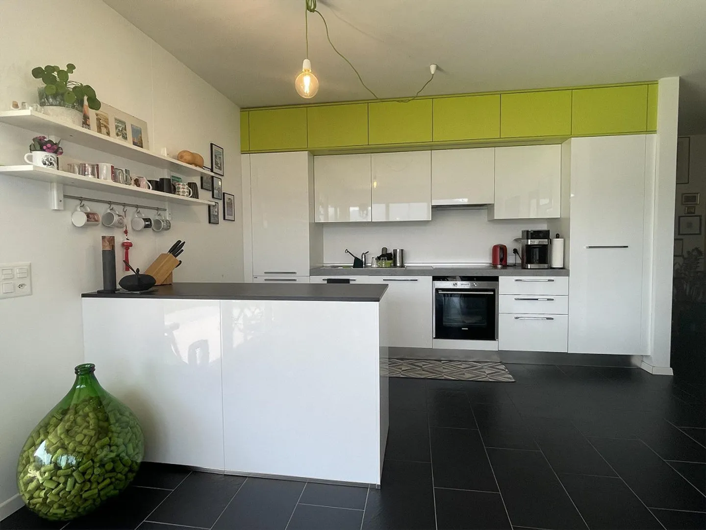 BEL APPARTEMENT 3.5 AVEC GRANDE TERRASSE ET 2 PARKINGS - Photo 4 sur 13