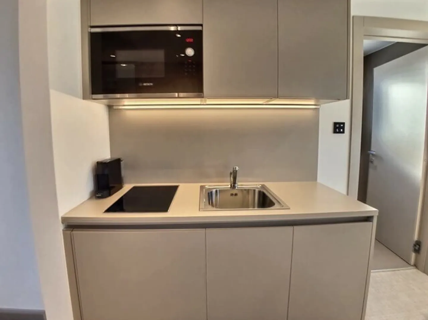 Magnificent 2-room furnished apartment near the lake - Photo 3 of 11