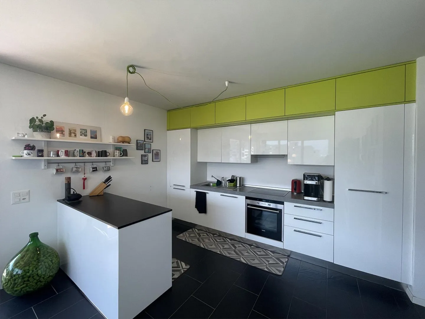 BEL APPARTEMENT 3.5 AVEC GRANDE TERRASSE ET 2 PARKINGS - Photo 5 sur 13