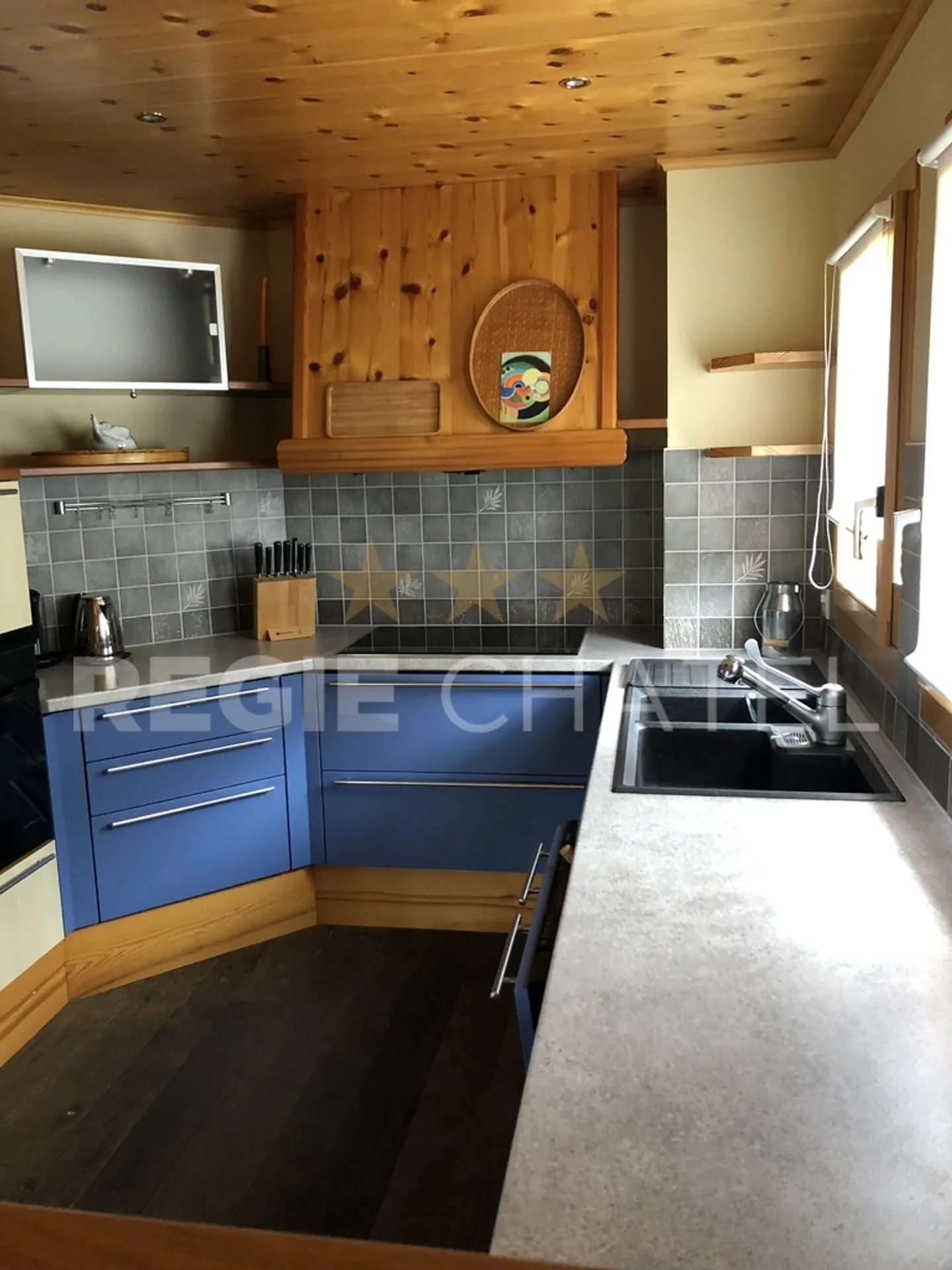 Magnificent 5.5-room chalet with garden and terraces - Photo 6 of 10