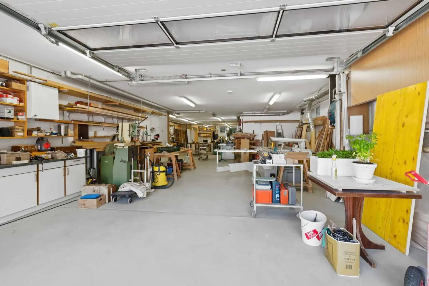 Exclusive! Mixed-use building divided into two ground-floor apartments - Photo 10 of 13